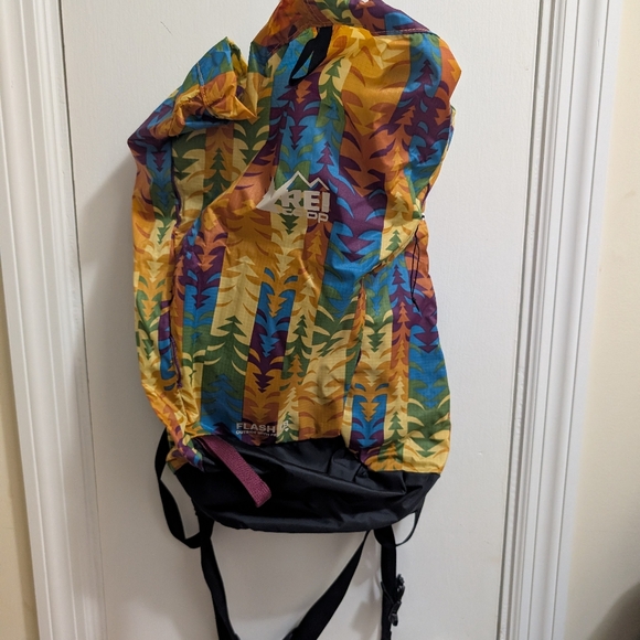 Rei Flash 18 Pride Edition Bag - Picture 2 of 4
